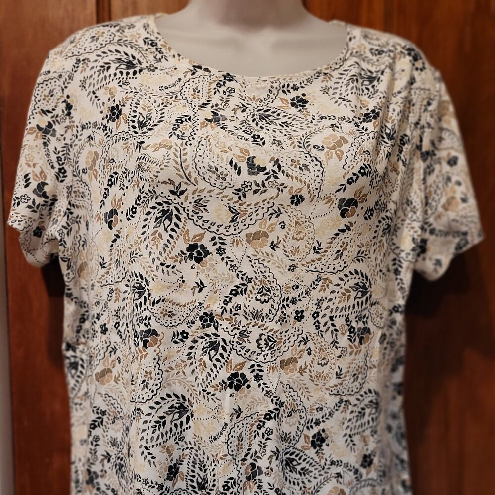 Croft & Barrow The Classic Tee; black, gold, white top; size L